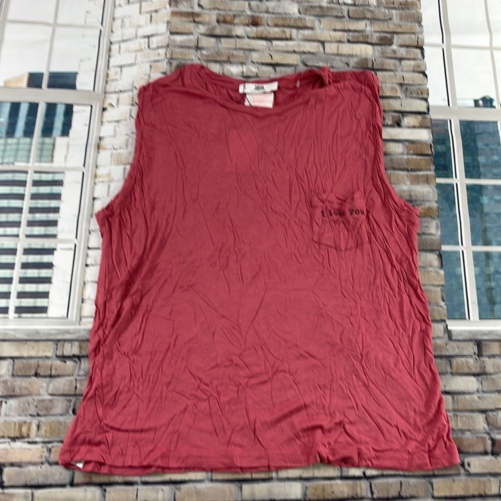 NWT Women’s MNG Pink One Graphic Pocket Classic Fit Tank Top (M)GE01